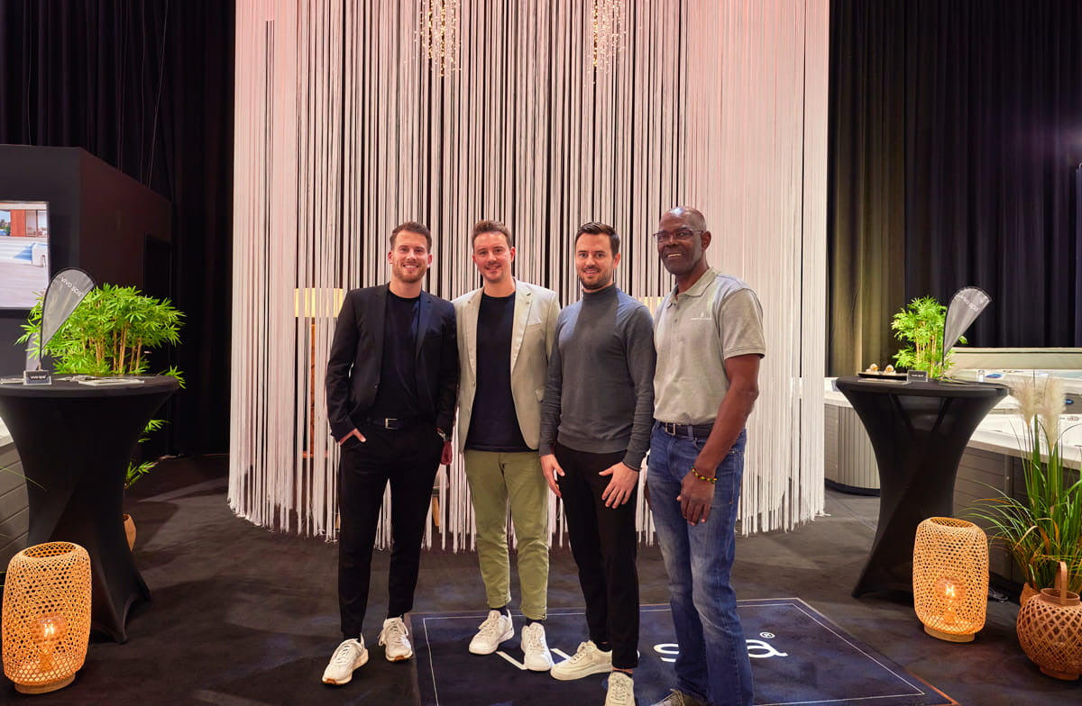 Gruppenfoto am vivo spa® Messestand in Lyon 2022