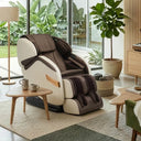 Braun-weißer OGAWA Smart Vogue Prime 4D Massagesessel in einem modernen Wohnzimmer