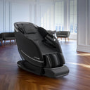 Schwarzer Menada Serenity Wave Massagesessel in einem hellen Raum