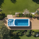 Draufsicht auf den VIVO SPA WaterFit 2N mit sprudelndem Massage- und langem Schwimmbereich