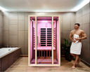 Pink beleuchtete Infrarotkabine mit Mann in einem modernen Badezimmer