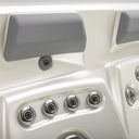 Kopfstütze und Massagedüsen im USSPA Persea iN Whirlpool, Detailansicht