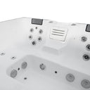 Innenraum des VIVO SPA AUREA 6 mit Kopfstützen, Massagedüsen und seitlicher Abdeckung