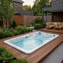 VIVO SPA WaterFit 3 Swim Spa ebenerdig in eine Holzterrasse eingelassen
