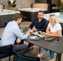 Beratung vom Fachhändler Whirlpool Center im Showroom