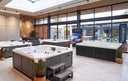 Whirlpool-Center-Showroom mit mehreren vivo spa Whirlpools und Swim Spas
