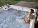 Massage im Outdoor Whirlpool geniessen